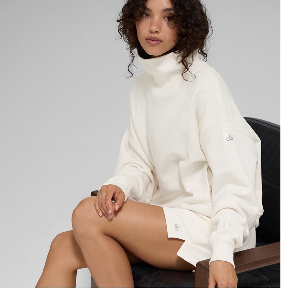 ALO Yoga Ivory hazy mock neck pullover- Size small